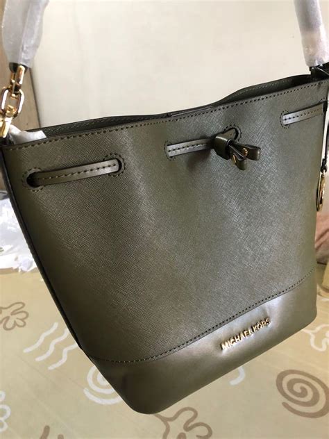 michael kors trista bucket|Michael Kors Trista Bucket Handbag Review.